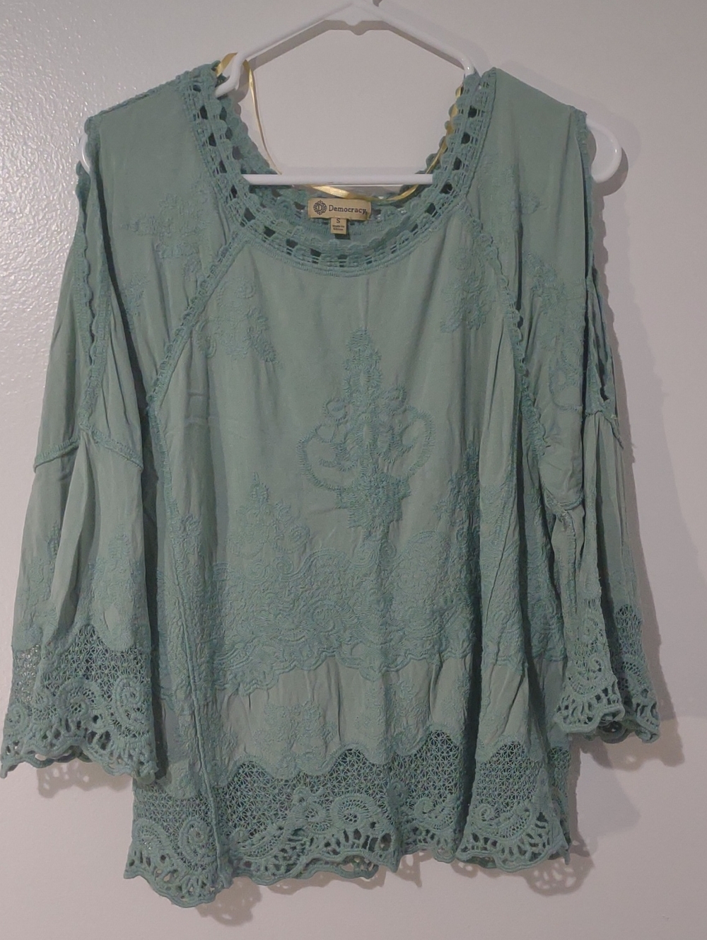 Democracy Sage Green Lace Trim Embroidered Tunic Top Peasant Crochet
